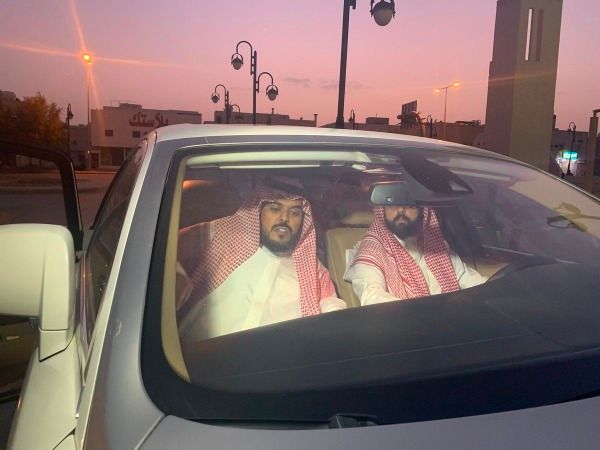 أنس آل الشيخ يغادر مقر النصر