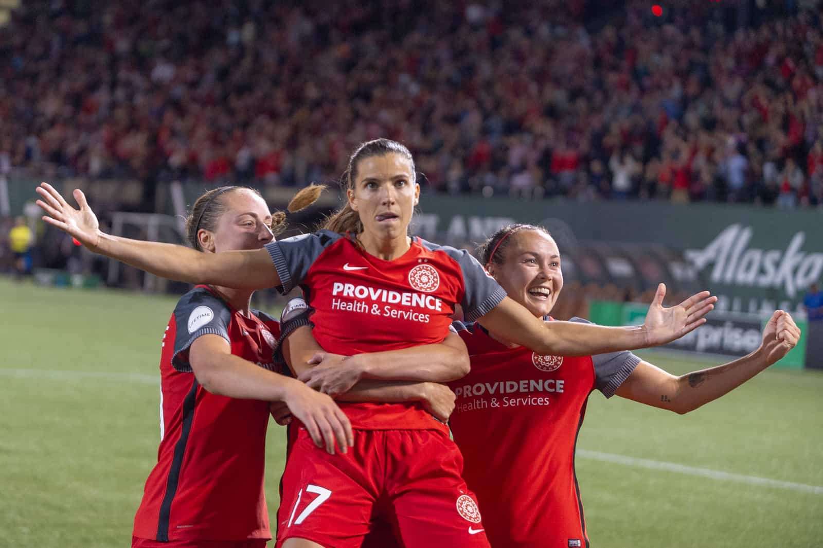 لاعبات فريق بورتلاند ثورنز الأمريكي