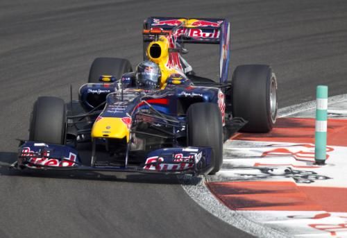 2010-11-13t115101z_01_yas05_rtridsp_3_motor-racing-prix_reuters