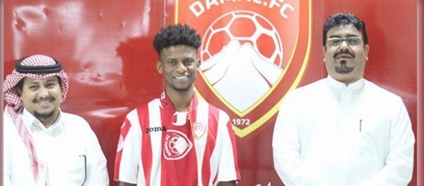 ماجد هزازي خلال تقديمه 