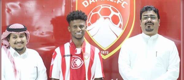 ماجد هزازي خلال تقديمه