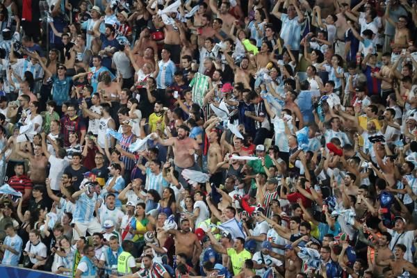 جماهير الأرجنتين خلال البطولة