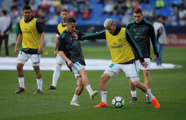 ثيو هيرنانديز مع لاعبي الريال