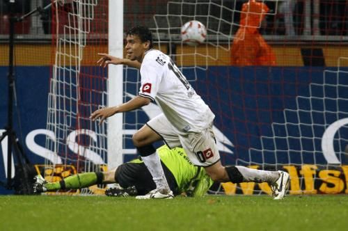 2010-11-13t170859z_01_ina20_rtridsp_3_soccer-germany_reuters