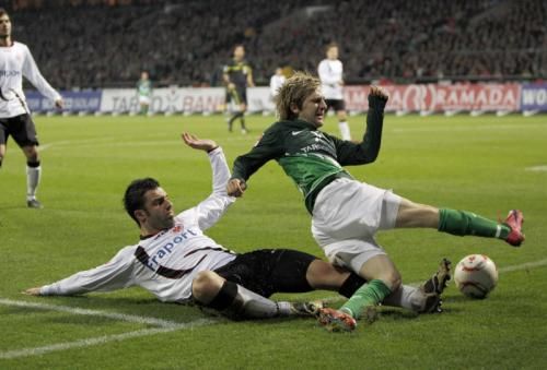 2010-11-13t160923z_01_cha110_rtridsp_3_soccer-germany_reuters