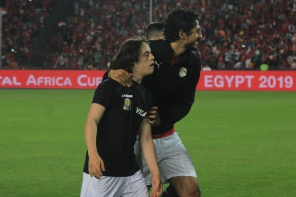 الطفل إبراهيم مع أحمد حجازي