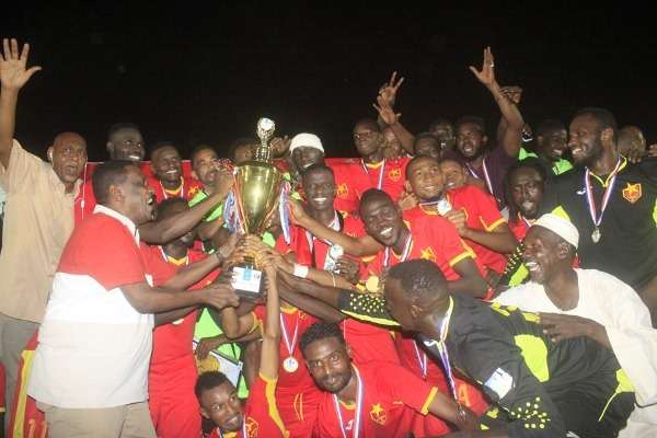 لاعبو المريخ يحتفلون باللقب