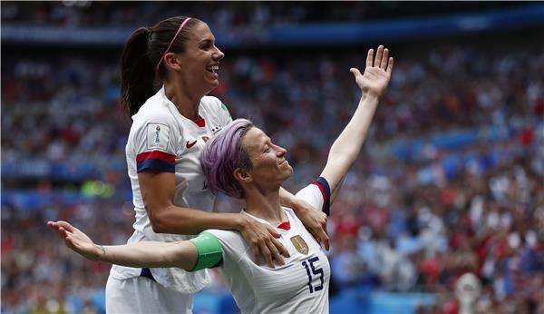 ميجان رابينو وفرحة التسجيل في هولندا