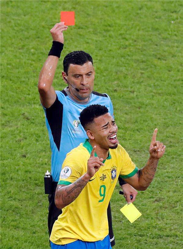 لحظة طرد جيسوس