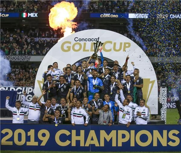 جانب من التتويج