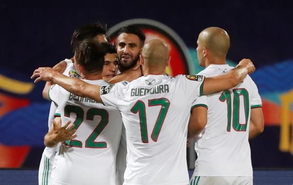 لاعبو منتخب الجزائر