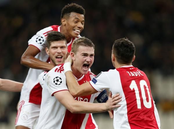 تاديتش مع لاعبي أياكس