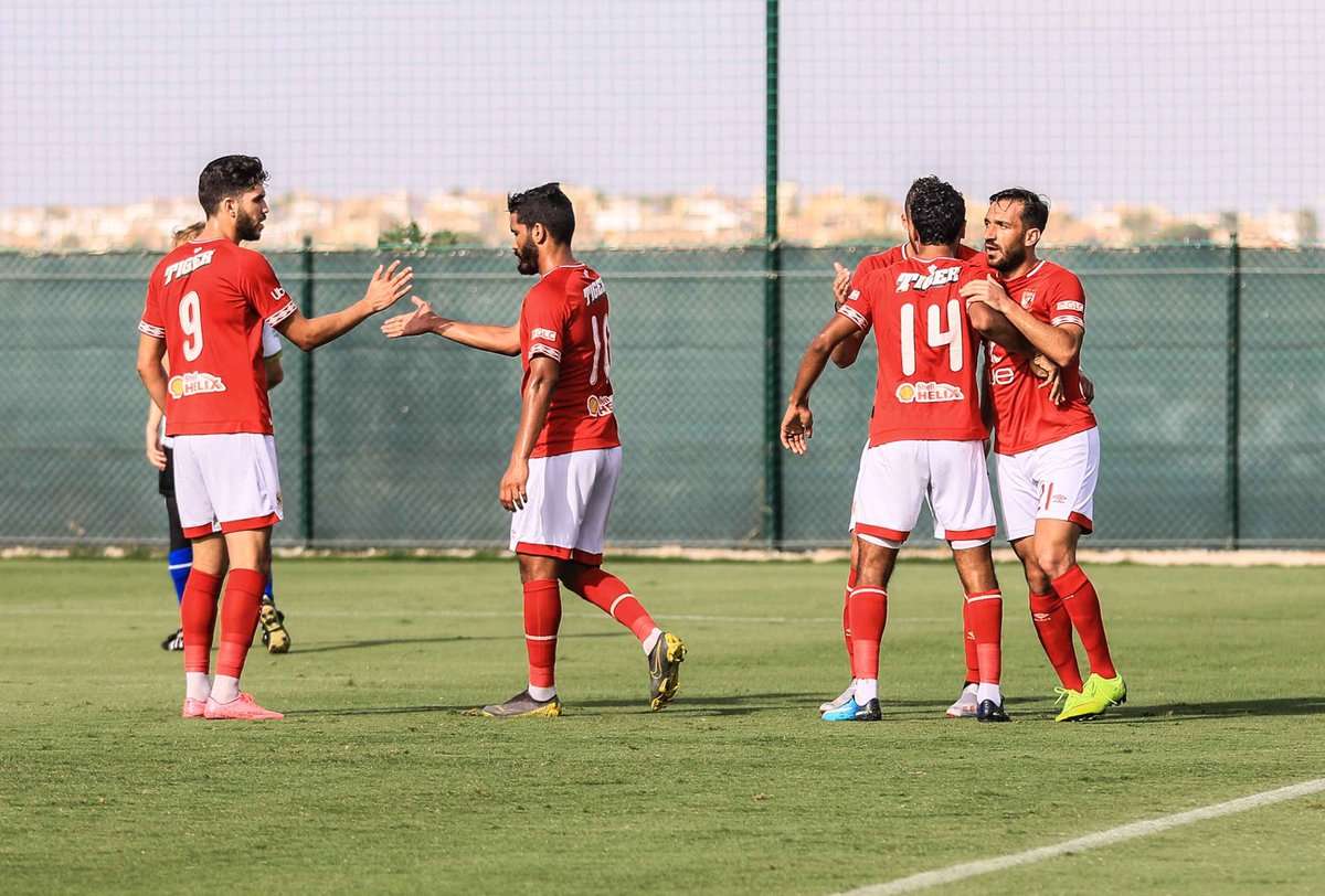 لاعبو الأهلي