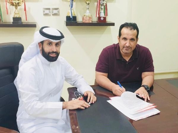 من توقيع العقود