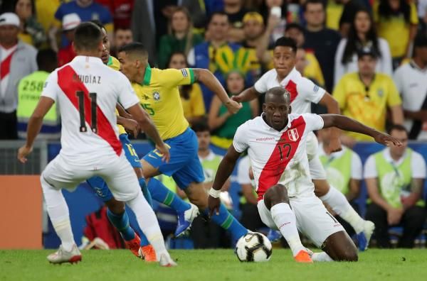 مباراة سابقة بين البرازيل وبيرو