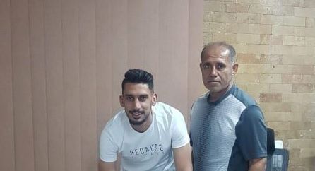 من توقيع العقود