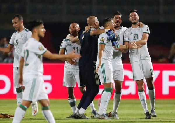 لاعبو الجزائر