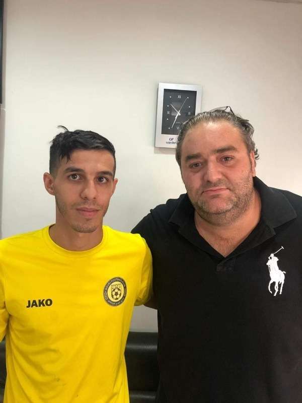 بعد توقيع العقود