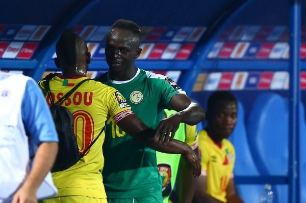 ساديو ماني يواسي لاعبي بنين