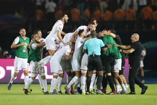 تونس تلحق بالجزائر