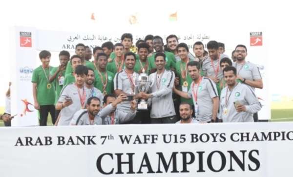 منتخب السعودية متوجاً باللقب
