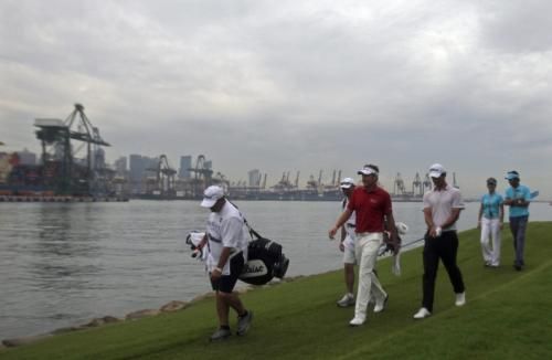 2010-11-14t112025z_01_sgp814_rtridsp_3_golf-european_reuters