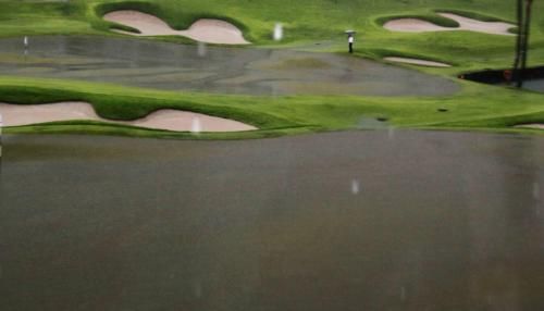 2010-11-14t084120z_01_sgp811_rtridsp_3_golf-european_reuters