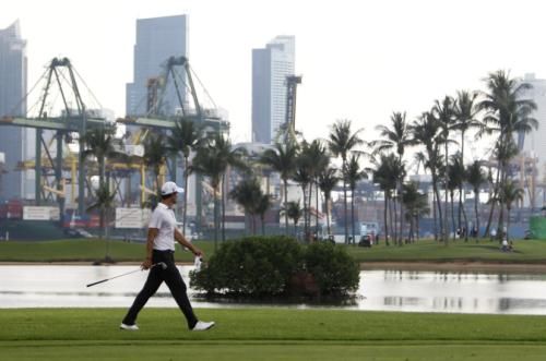 2010-11-14t061347z_01_sgp808_rtridsp_3_golf-european_reuters