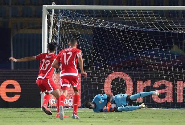 ساسي يهدر ركلة الجزاء