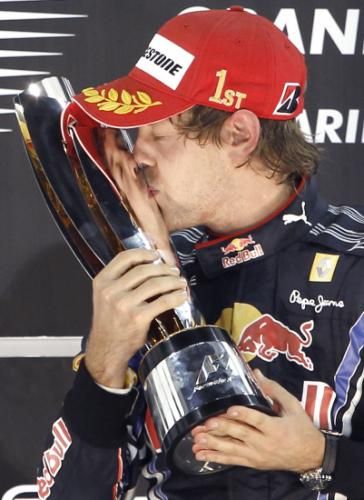 2010-11-14t153609z_01_yas56_rtridsp_3_motor-racing-prix_reuters