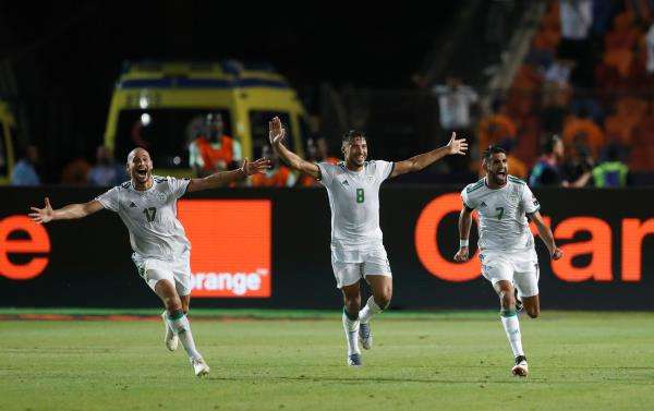 لاعبو الجزائر