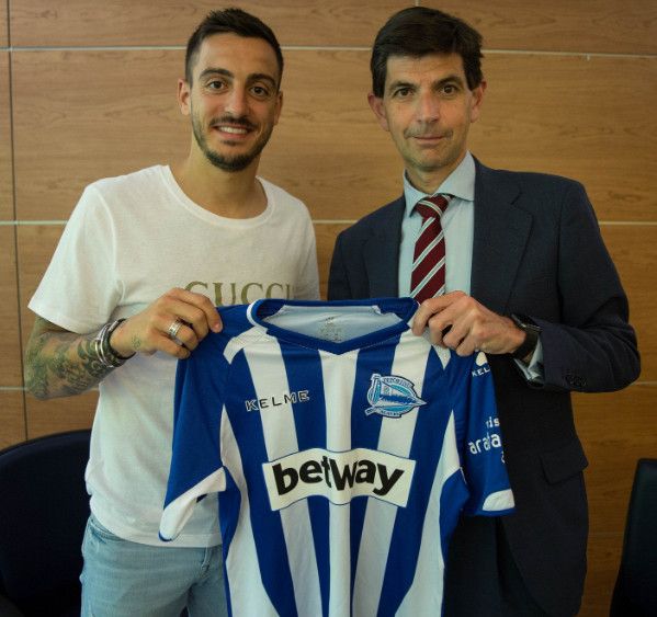 من تقديم اللاعب