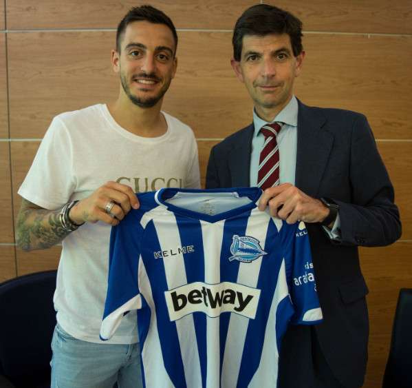 من تقديم اللاعب