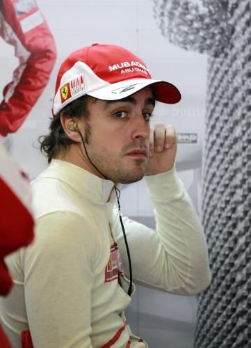 2010-11-12t113013z_01_yas102_rtridsp_3_motor-racing-prix_reuters