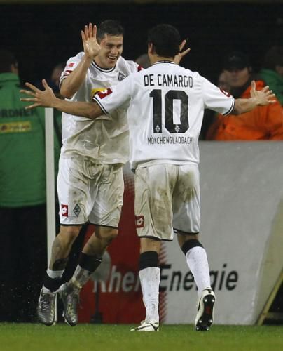 2010-11-13t161157z_01_ina09_rtridsp_3_soccer-germany_reuters