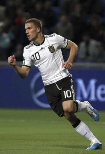 2010-10-12t193630z_01_ast11_rtridsp_3_soccer-euro_reuters