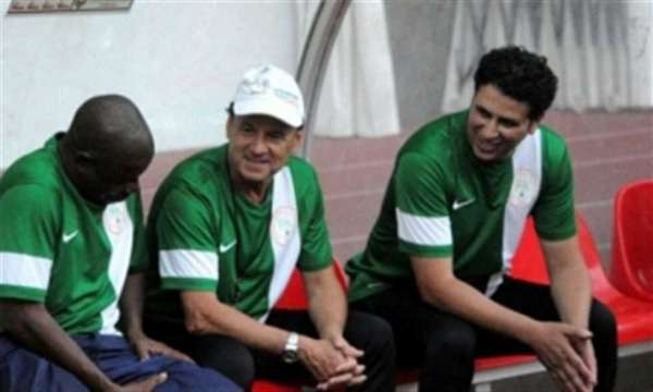 الطرابلسي رفقة مدرب نيجيريا