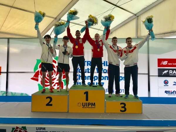 جانب من التتويج