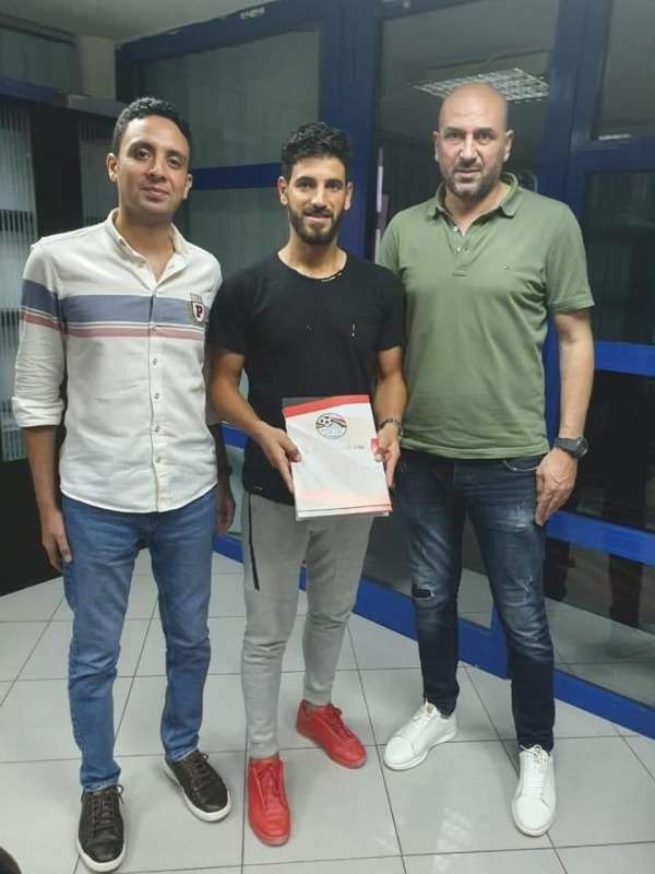 بعد توقيع العقود