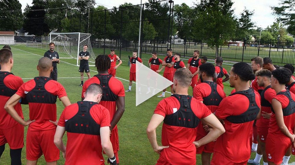 كلوب مع لاعبي ليفربول