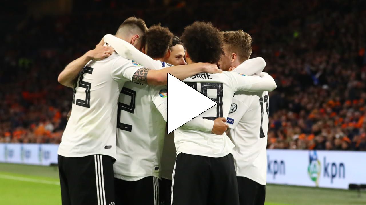 رويس مع لاعبي ألمانيا