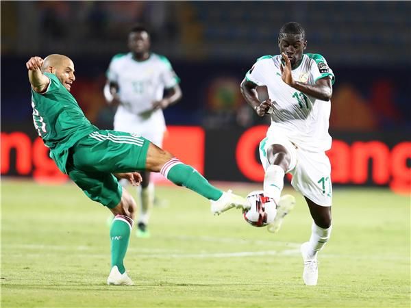 جانب من مباراة الفريقين بدور المجموعات