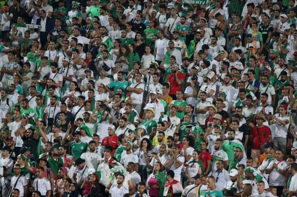 الجماهير الجزائرية في إحدى مباريات البطولة