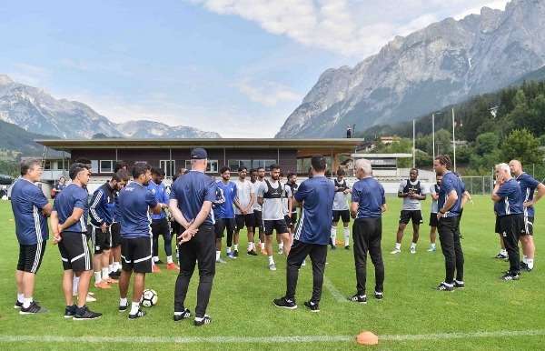 من تدريبات منتخب الإمارات