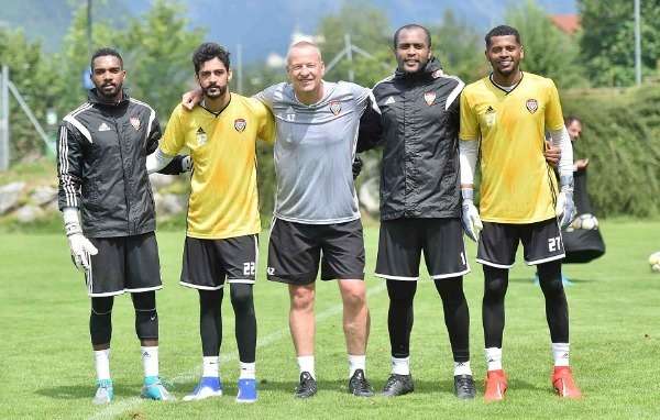 طاقم حراس الإمارات