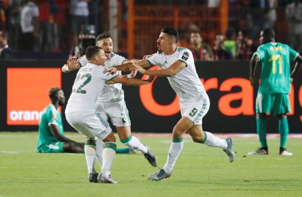 لاعبو الجزائر