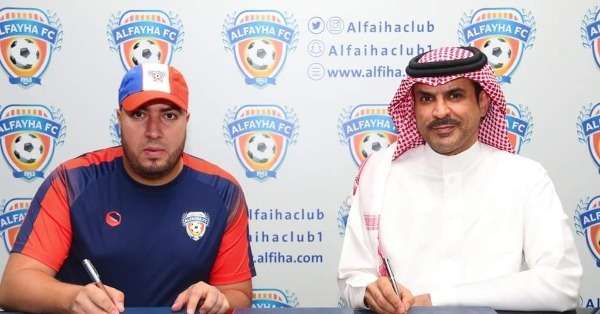 من توقيع العقود