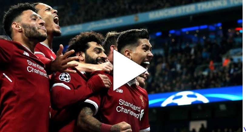 فيرمينو مع لاعبي ليفربول