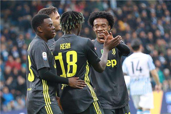 كين مع لاعبي يوفنتوس