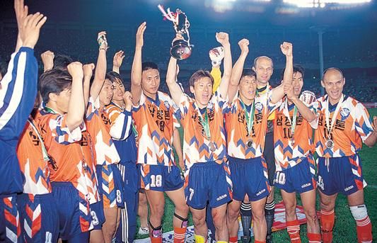 عندما فاز شين تاي يونغ بالبطولة الآسيوية كلاعب في عام 1996